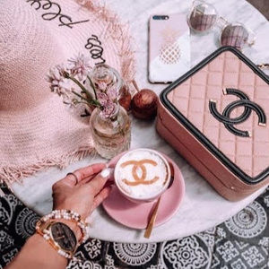 Meet your Posher, Bella